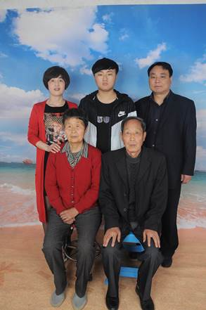 黄远兴:以孝传家 悉心照顾病重岳母二十多年